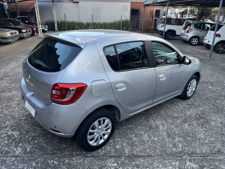 RENAULT - SANDERO - 2015/2015 - Prata - R$ 43.000,00