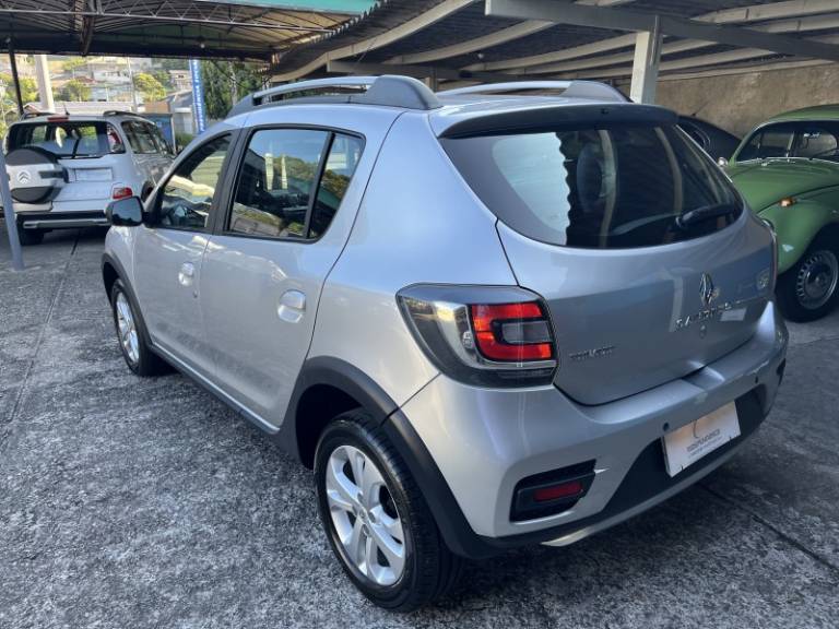 RENAULT - SANDERO - 2014/2015 - Prata - R$ 49.900,00