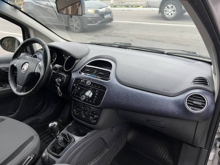 FIAT - PUNTO - 2012/2013 - Prata - R$ 40.900,00