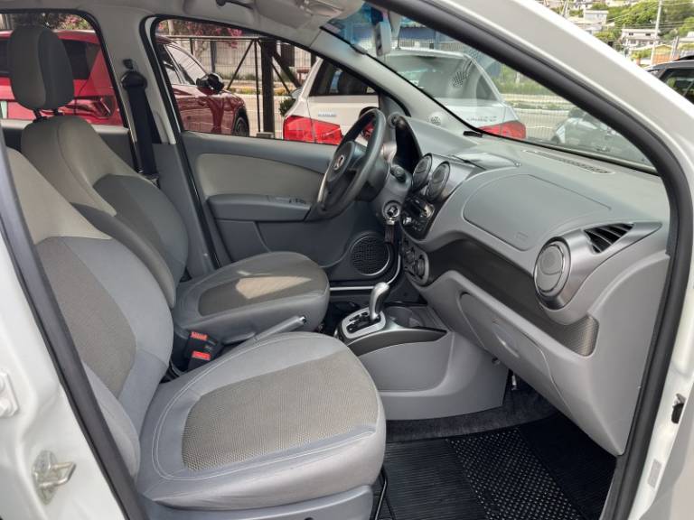 FIAT - PALIO - 2013/2014 - Branca - R$ 39.900,00