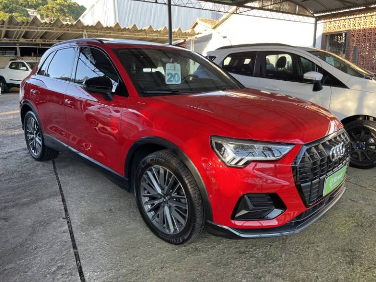 AUDI - Q3 - 2019/2020 - Vermelha - R$ 179.900,00