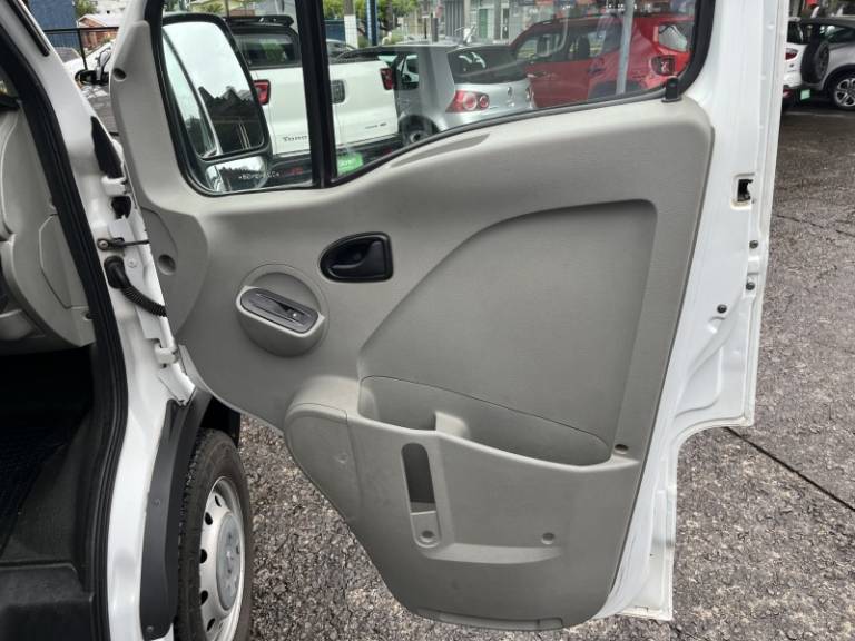 RENAULT - MASTER - 2012/2013 - Branca - R$ 110.000,00