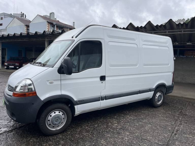 RENAULT - MASTER - 2012/2013 - Branca - R$ 110.000,00