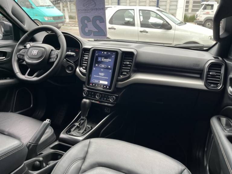FIAT - TORO - 2023/2023 - Preta - R$ 139.900,00