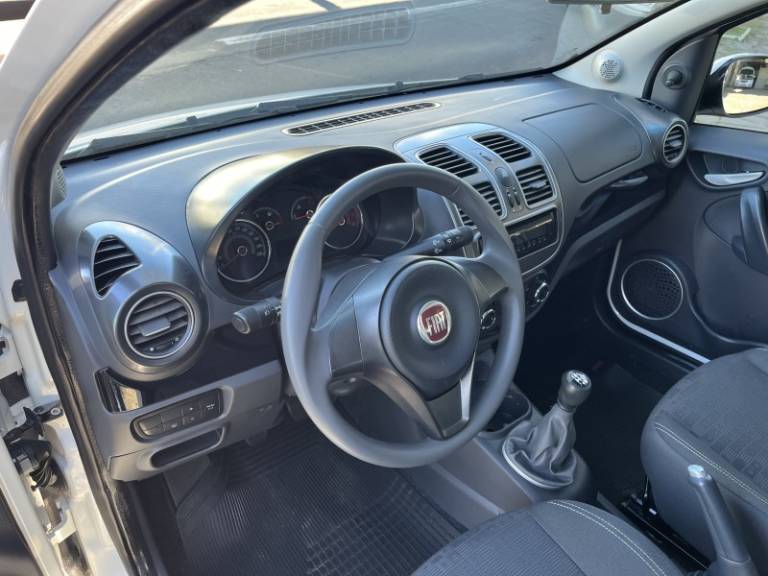 FIAT - PALIO - 2016/2017 - Branca - R$ 48.900,00