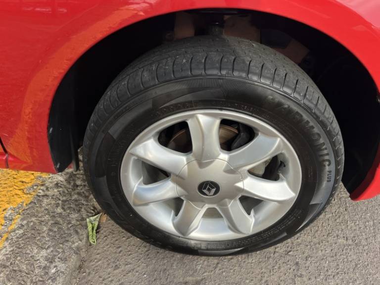 RENAULT - SANDERO - 2008/2009 - Vermelha - R$ 29.900,00