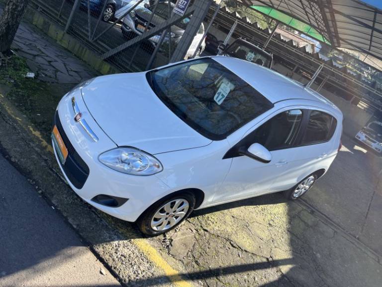 FIAT - PALIO - 2016/2017 - Branca - R$ 48.900,00