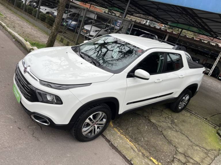 FIAT - TORO - 2016/2017 - Branca - R$ 88.900,00