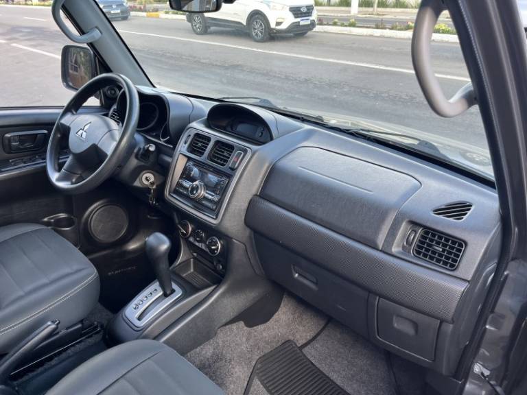 MITSUBISHI - PAJERO TR4 - 2013/2014 - Cinza - R$ 59.900,00