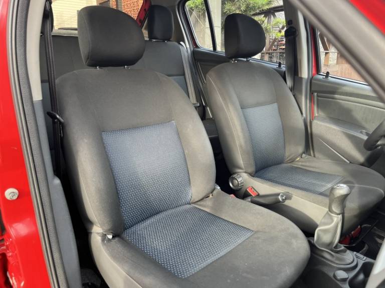 RENAULT - SANDERO - 2008/2009 - Vermelha - R$ 29.900,00