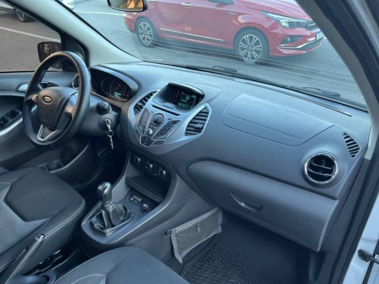 FORD - KA - 2015/2015 - Branca - R$ 46.900,00