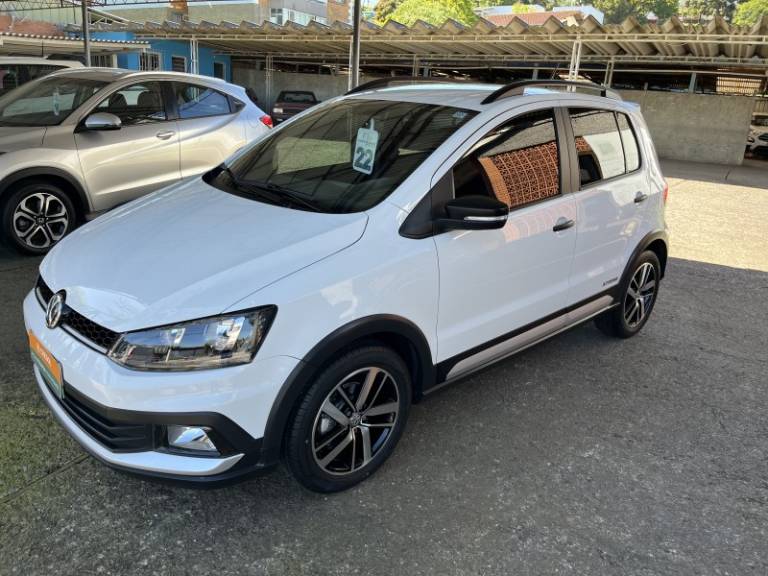 VOLKSWAGEN - FOX - 2021/2022 - Branca - R$ 75.000,00