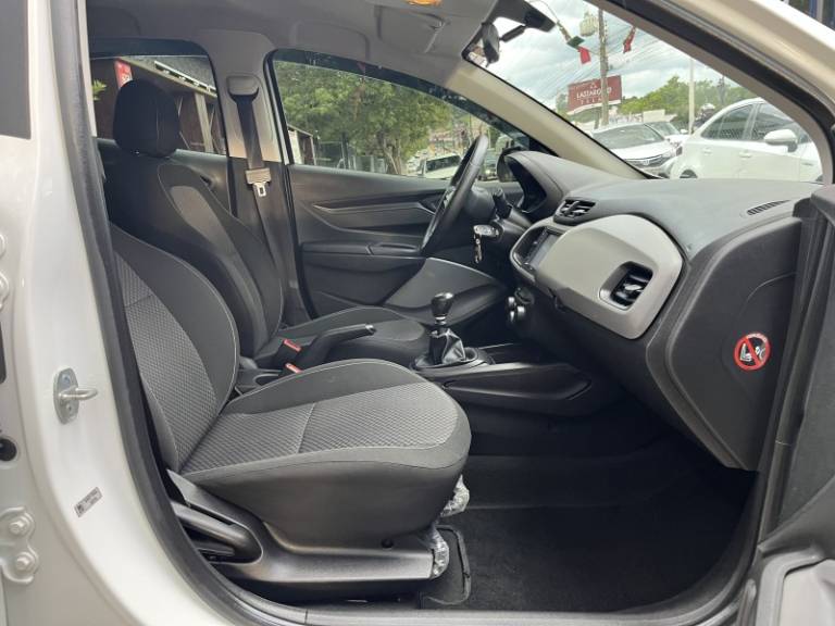 CHEVROLET - ONIX - 2018/2019 - Branca - R$ 55.000,00
